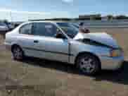 2002 Hyundai Accent z VIN KMHCF35G72U217653, wystawiony jako Copart lot #70099915 z przebiegiem 168 308 mil mil oraz Szkoda całkowita • Salvage title. Historia ofert i sprzedaży dostępna na DreamBid. Obrazek 4.