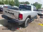 2017 Ram 1500 Rebel z VIN 1C6RR7YT2HS803629, wystawiony jako IAAI lot #42914264 z przebiegiem 76 836 mil mil oraz . Historia ofert i sprzedaży dostępna na DreamBid. Obrazek 4.