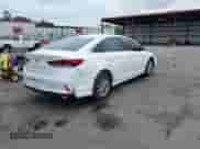 2019 Hyundai Sonata SE z VIN 5NPE24AFXKH801535, wystawiony jako IAAI lot #43384476 z przebiegiem 121 297 mil mil oraz . Historia ofert i sprzedaży dostępna na DreamBid. Obrazek 4.