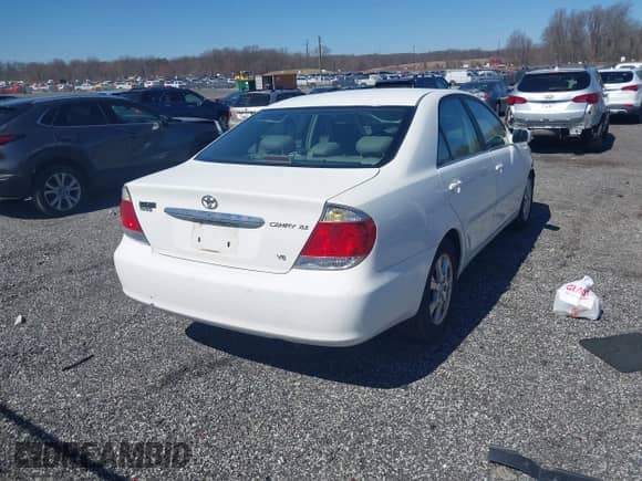 2005 Toyota Camry LE with VIN 4T1BF30K85U088785, listed as a IAAI auction lot 41782321 with 312,552 mi miles and . Bid and sale history available at DreamBid. Image 4.