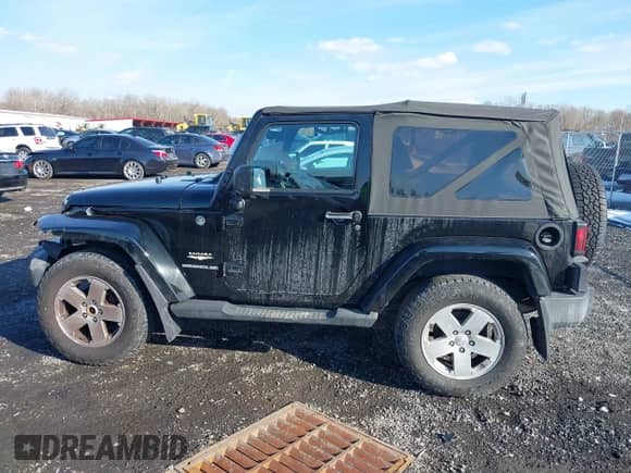 2012 Jeep Wrangler Sahara z VIN 1C4GJWBG4CL164203, wystawiony jako IAAI lot #41428441 z przebiegiem 94 776 mil mil oraz . Historia ofert i sprzedaży dostępna na DreamBid. Obrazek 14.