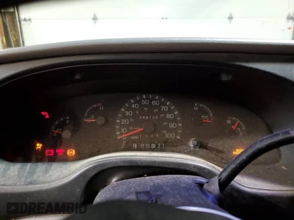 2000 Ford Econoline Cargo with VIN 1FMNE31L5YHA02689, listed as a Copart auction lot 49224125 with 249,120 mi miles and Salvage title. Bid and sale history available at DreamBid. Image 9.