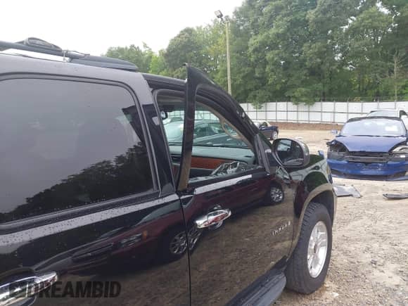 2008 Chevrolet Tahoe 1LT z VIN 1GNFC13058R255986, wystawiony jako IAAI lot #42531971 z przebiegiem 208 660 mil mil oraz . Historia ofert i sprzedaży dostępna na DreamBid. Obrazek 6.