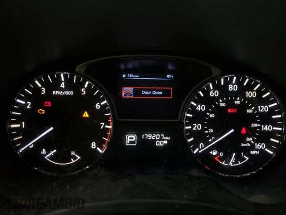 2014 Nissan Pathfinder SV with VIN 5N1AR2MN4EC684323, listed as a Copart auction lot 85390645 with 179,207 mi miles and Clean title. Bid and sale history available at DreamBid. Image 9.