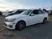 2014 Mercedes-Benz C 250 Sport z VIN WDDGF4HB2EA932024, wystawiony jako Copart lot #82666345 z przebiegiem 158 620 mil mil oraz Czysty tytuł • Clean title. Historia ofert i sprzedaży dostępna na DreamBid. Obrazek 1.