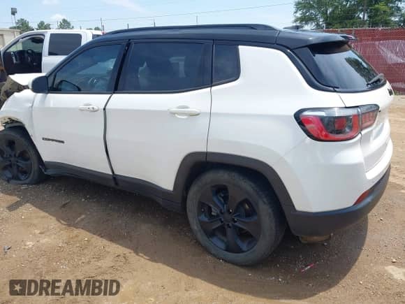 2019 Jeep Compass Altitude z VIN 3C4NJCBB0KT802623, wystawiony jako IAAI lot #42862871 z przebiegiem 108 565 mil mil oraz . Historia ofert i sprzedaży dostępna na DreamBid. Obrazek 3.