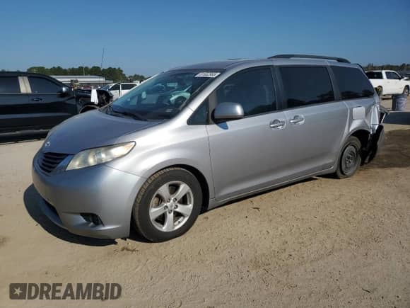 2012 Toyota Sienna LE z VIN 5TDKK3DC9CS255921, wystawiony jako Copart lot #81552965 z przebiegiem 203 566 mil mil oraz Szkoda całkowita • Salvage title. Historia ofert i sprzedaży dostępna na DreamBid. Obrazek 1.