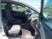 2014 Chevrolet Sonic LS z VIN 1G1JA5SH5E4168243, wystawiony jako IAAI lot #43118325 z przebiegiem Nie podano mil oraz . Historia ofert i sprzedaży dostępna na DreamBid. Obrazek 5.