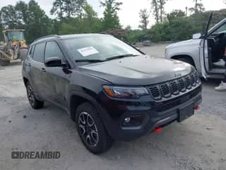 2024 Jeep Compass Trailhawk с VIN 3C4NJDDN1RT137190, выставлен на аукционе IAAI как лот 42435885 с пробегом 27 281 миль миль и . История ставок и продаж доступна на DreamBid. Изображение 1.