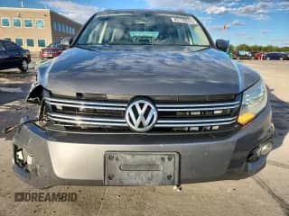2016 Volkswagen Tiguan SEL с VIN WVGBV7AX5GW556421, выставлен на аукционе Copart как лот 85138635 с пробегом 116 281 миль миль и Списание • Salvage title. История ставок и продаж доступна на DreamBid. Изображение 1.