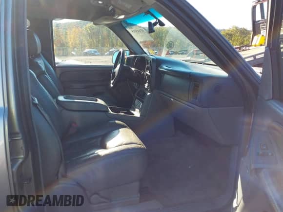 2003 Chevrolet Suburban LT with VIN 1GNFK16T03J195969, listed as a IAAI auction lot 43445015 with 201,975 mi miles and . Bid and sale history available at DreamBid. Image 5.