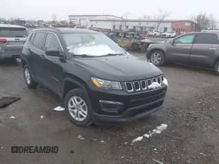 2020 Jeep Compass Sport z VIN 3C4NJDAB3LT212196, wystawiony jako IAAI lot #42000773 z przebiegiem 53 487 mil mil oraz . Historia ofert i sprzedaży dostępna na DreamBid. Obrazek 1.