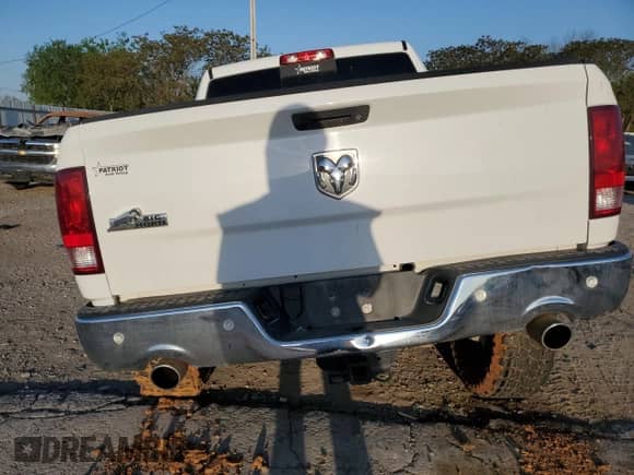 2018 Ram 1500 Big Horn z VIN 1C6RR6LT3JS112777, wystawiony jako Copart lot #52807175 z przebiegiem 108 461 mil mil oraz Szkoda całkowita • Salvage title. Historia ofert i sprzedaży dostępna na DreamBid. Obrazek 6.