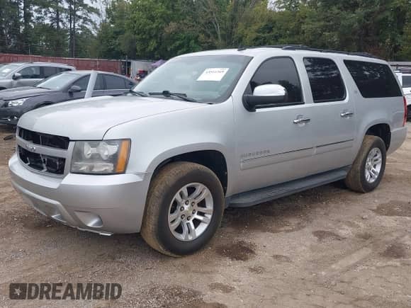 2011 Chevrolet Suburban LTZ с VIN 1GNSCKE04BR385153, выставлен на аукционе IAAI как лот 43511269 с пробегом 237 619 миль миль и . История ставок и продаж доступна на DreamBid. Изображение 2.