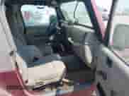 2004 Jeep Wrangler Sahara с VIN 1J4FA59S24P738401, выставлен на аукционе IAAI как лот 42934340 с пробегом 130 924 миль миль и . История ставок и продаж доступна на DreamBid. Изображение 5.