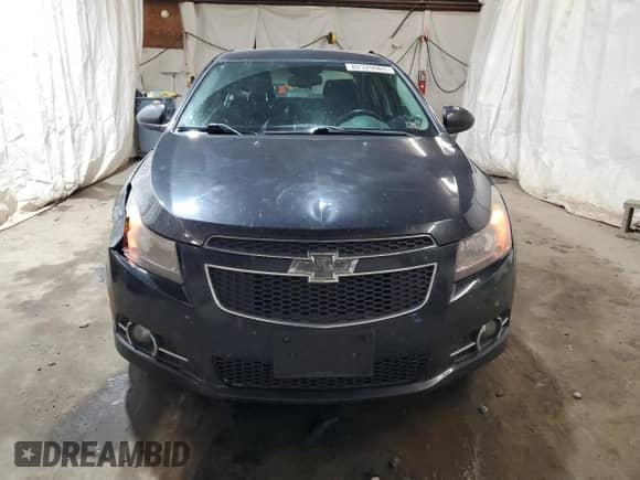 2014 Chevrolet Cruze 1LT z VIN 1G1PC5SBXE7295634, wystawiony jako Copart lot #82329965 z przebiegiem 139 795 mil mil oraz Szkoda całkowita • Salvage title. Historia ofert i sprzedaży dostępna na DreamBid. Obrazek 5.