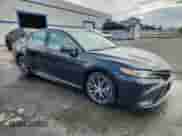 2021 Toyota Camry SE z VIN 4T1G11AK1MU525936, wystawiony jako Copart lot #84570115 z przebiegiem 88 468 mil mil oraz Czysty tytuł • Clean title. Historia ofert i sprzedaży dostępna na DreamBid. Obrazek 4.