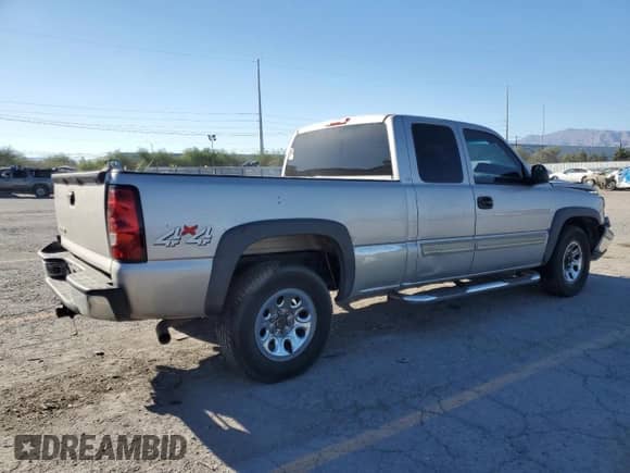 2006 Chevrolet Silverado 1500 Work Truck with VIN 2GCEK19B261163725, listed as a Copart auction lot 81734705 with 379,756 mi miles and Clean title. Bid and sale history available at DreamBid. Image 3.