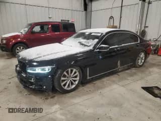 2021 BMW 7 Series 740i z VIN WBA7T2C09MCF07657, wystawiony jako Copart lot #44993824 z przebiegiem 47 837 mil mil oraz Nie do naprawy • Non repairable. Historia ofert i sprzedaży dostępna na DreamBid. Obrazek 1.