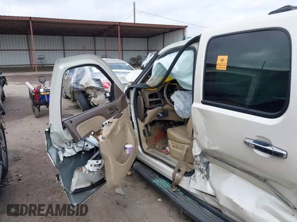 2011 Chevrolet Suburban LTZ с VIN 1GNSCKE02BR337179, выставлен на аукционе IAAI как лот 41477139 с пробегом Не указан миль и . История ставок и продаж доступна на DreamBid. Изображение 6.