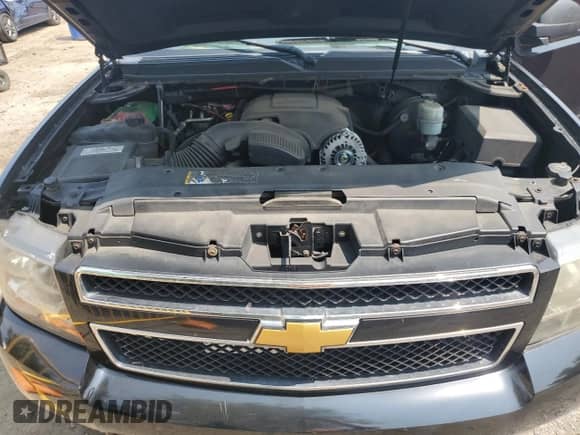 2008 Chevrolet Suburban LTZ z VIN 1GNFK16308R108726, wystawiony jako Copart lot #59411185 z przebiegiem 212 329 mil mil oraz Szkoda całkowita • Salvage title. Historia ofert i sprzedaży dostępna na DreamBid. Obrazek 12.