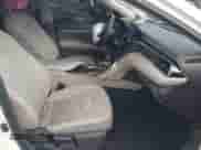 2023 Toyota Camry SE z VIN 4T1G11AK7PU806613, wystawiony jako IAAI lot #43396453 z przebiegiem 43 668 mil mil oraz . Historia ofert i sprzedaży dostępna na DreamBid. Obrazek 5.