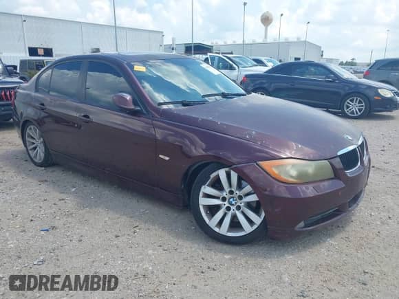 2008 BMW 3 Series 328i z VIN WBAVA375X8NL55968, wystawiony jako IAAI lot #42927297 z przebiegiem 187 526 mil mil oraz . Historia ofert i sprzedaży dostępna na DreamBid. Obrazek 1.