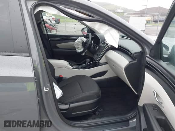 2024 Hyundai Tucson SEL z VIN 5NMJBCDE2RH405098, wystawiony jako IAAI lot #42766392 z przebiegiem 3 902 mil mil oraz . Historia ofert i sprzedaży dostępna na DreamBid. Obrazek 5.