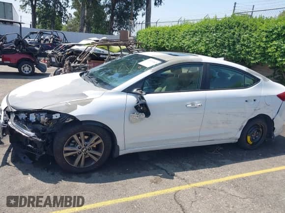 2018 Hyundai Elantra Value Edition z VIN 5NPD84LF2JH376382, wystawiony jako IAAI lot #42976002 z przebiegiem 138 370 mil mil oraz . Historia ofert i sprzedaży dostępna na DreamBid. Obrazek 6.