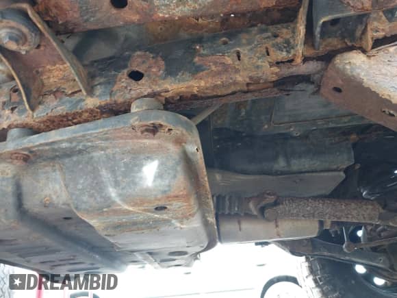 2002 Jeep Wrangler X z VIN 1J4FA39S22P731157, wystawiony jako IAAI lot #43240376 z przebiegiem 154 782 mil mil oraz . Historia ofert i sprzedaży dostępna na DreamBid. Obrazek 12.