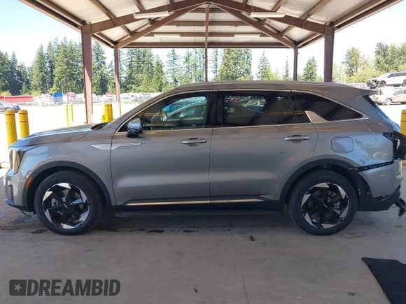 2025 Kia Sorento SX Prestige с VIN KNDRMDJH5S5405025, выставлен на аукционе IAAI как лот 43056478 с пробегом 4 619 миль миль и . История ставок и продаж доступна на DreamBid. Изображение 15.