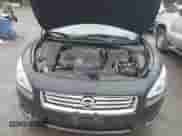 2014 Nissan Maxima S z VIN 1N4AA5AP9EC905908, wystawiony jako IAAI lot #43253021 z przebiegiem 118 012 mil mil oraz . Historia ofert i sprzedaży dostępna na DreamBid. Obrazek 10.