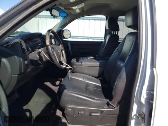 2011 Chevrolet Silverado 1500 LT с VIN 1GCPKSE32BF125122, выставлен на аукционе Copart как лот 82282085 с пробегом 230 630 миль миль и На запчасти • Non repairable. История ставок и продаж доступна на DreamBid. Изображение 7.