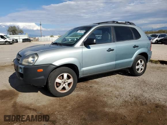 2006 Hyundai Tucson GL z VIN KM8JM12B06U441170, wystawiony jako Copart lot #70923275 z przebiegiem 172 027 mil mil oraz Czysty tytuł • Clean title. Historia ofert i sprzedaży dostępna na DreamBid. Obrazek 1.