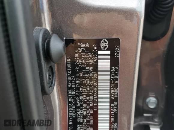 2024 Toyota Camry Hybrid LE z VIN 4T1H31AK4RU077097, wystawiony jako Copart lot #69647975 z przebiegiem 8 582 mil mil oraz Czysty tytuł • Clean title. Historia ofert i sprzedaży dostępna na DreamBid. Obrazek 13.