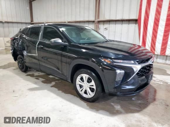 2024 Chevrolet Trax LS z VIN KL77LFE20RC014430, wystawiony jako Copart lot #69741155 z przebiegiem 36 830 mil mil oraz Czysty tytuł • Clean title. Historia ofert i sprzedaży dostępna na DreamBid. Obrazek 4.