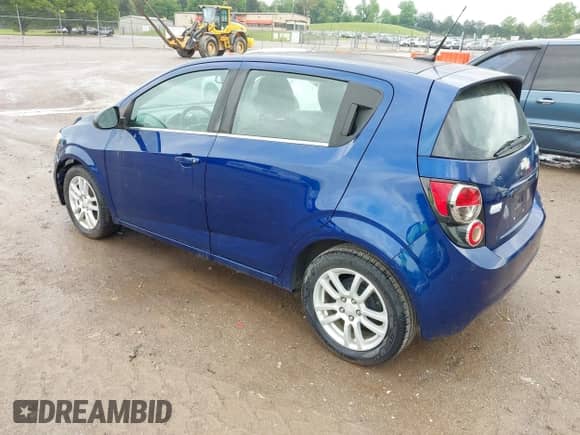 2013 Chevrolet Sonic LT с VIN 1G1JC6SH0D4196613, выставлен на аукционе IAAI как лот 42032791 с пробегом 175 316 миль миль и . История ставок и продаж доступна на DreamBid. Изображение 3.