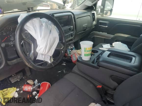 2019 Chevrolet Silverado 2500HD LT z VIN 2GC2KSEG9K1184222, wystawiony jako Copart lot #67263445 z przebiegiem 189 719 mil mil oraz Szkoda całkowita • Salvage title. Historia ofert i sprzedaży dostępna na DreamBid. Obrazek 8.