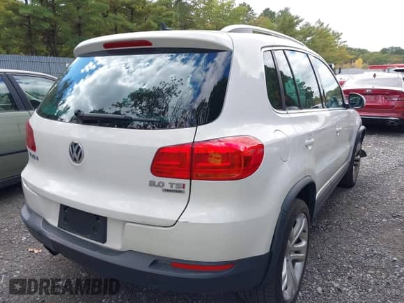 2013 Volkswagen Tiguan S с VIN WVGBV3AX2DW605370, выставлен на аукционе IAAI как лот 43424001 с пробегом 127 928 миль миль и . История ставок и продаж доступна на DreamBid. Изображение 4.