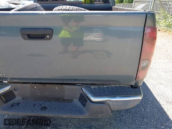 2006 Chevrolet Colorado Work Truck with VIN 1GCDT198868288982, listed as a IAAI auction lot 42302469 with 267,017 mi miles and . Bid and sale history available at DreamBid. Image 14.