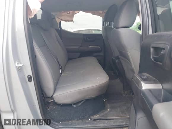 2021 Toyota Tacoma SR5 z VIN 3TMDZ5BN7MM106221, wystawiony jako IAAI lot #42827931 z przebiegiem 71 851 mil mil oraz . Historia ofert i sprzedaży dostępna na DreamBid. Obrazek 8.