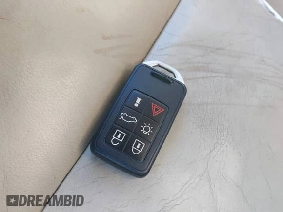 2013 Volvo S60 T5 с VIN YV1612FH3D2204716, выставлен на аукционе IAAI как лот 41002775 с пробегом 105 916 миль миль и . История ставок и продаж доступна на DreamBid. Изображение 11.