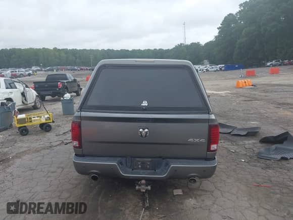 2013 Ram 1500 Sport z VIN 1C6RR7MT1DS703361, wystawiony jako IAAI lot #42971999 z przebiegiem 206 743 mil mil oraz . Historia ofert i sprzedaży dostępna na DreamBid. Obrazek 16.