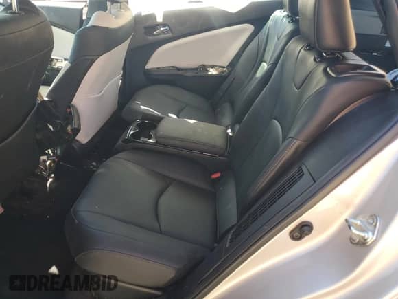 2018 Toyota Prius Plus с VIN JTDKARFP3J3071952, выставлен на аукционе Copart как лот 86668035 с пробегом 106 993 миль миль и Списание • Salvage title. История ставок и продаж доступна на DreamBid. Изображение 10.