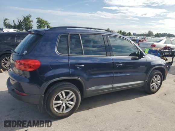 2016 Volkswagen Tiguan S z VIN WVGAV7AX8GW611844, wystawiony jako Copart lot #70020365 z przebiegiem 138 036 mil mil oraz Szkoda całkowita • Salvage title. Historia ofert i sprzedaży dostępna na DreamBid. Obrazek 3.