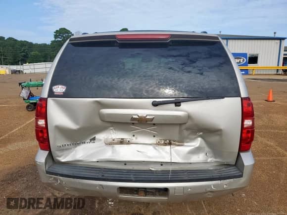 2009 Chevrolet Suburban 2LT с VIN 1GNFC26J09R236287, выставлен на аукционе Copart как лот 65419355 с пробегом 276 320 миль миль и Списание • Salvage title. История ставок и продаж доступна на DreamBid. Изображение 6.