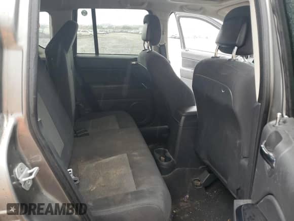 2011 Jeep Compass с VIN 1J4NF1FB3BD258974, выставлен на аукционе Copart как лот 85819335 с пробегом 156 882 миль миль и Списание • Salvage title. История ставок и продаж доступна на DreamBid. Изображение 10.