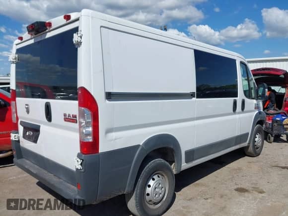 2018 Ram ProMaster Cargo z VIN 3C6TRVAG5JE117326, wystawiony jako IAAI lot #42113340 z przebiegiem 180 561 mil mil oraz . Historia ofert i sprzedaży dostępna na DreamBid. Obrazek 12.