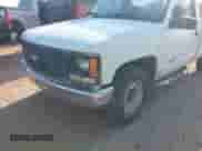 1998 Chevrolet Silverado 2500 z VIN 1GCGC24R8WZ188538, wystawiony jako IAAI lot #42532997 z przebiegiem 220 271 mil mil oraz . Historia ofert i sprzedaży dostępna na DreamBid. Obrazek 6.
