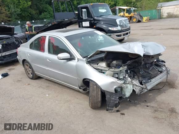 2008 Volvo S60 2.5T с VIN YV1RS592682686929, выставлен на аукционе IAAI как лот 43329412 с пробегом 176 591 миль миль и . История ставок и продаж доступна на DreamBid. Изображение 1.